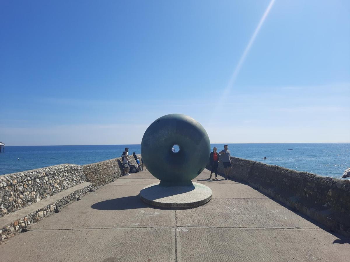 99 Steps To The Sea Apartment Brighton Екстериор снимка